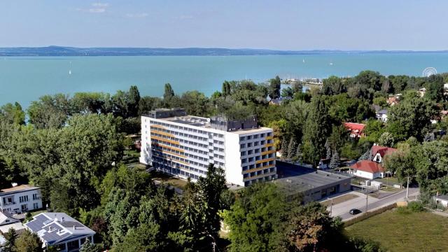 Lelle Hotel