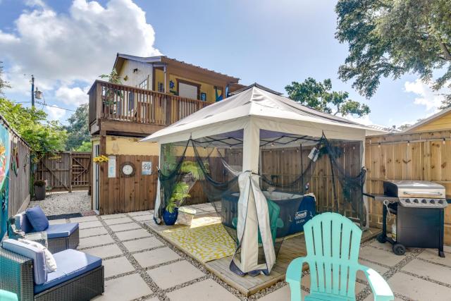 3 Mi to Boardwalk: Bacliff Apartment w/ Hot Tub