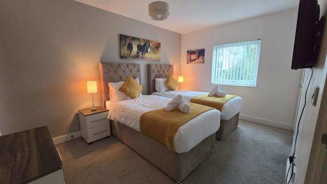 Elegant 2BD & 2BA City Centre Luxury with Lake View