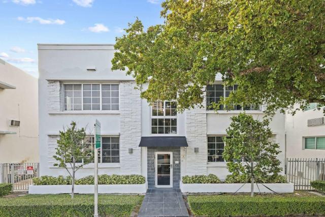 Oceanfront Charm 1BR Miami Beach
