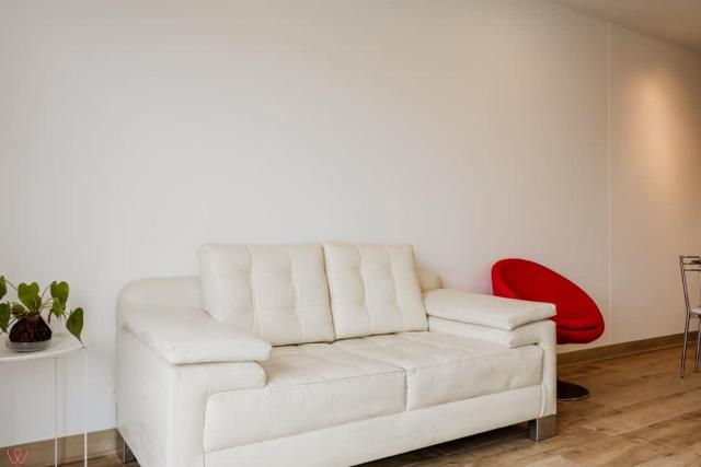 Polished 2BR with Balcony in San Isidro