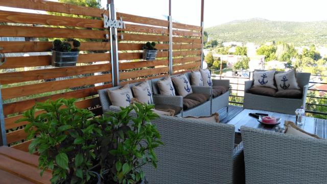 Alexandra's Glifa Apartments