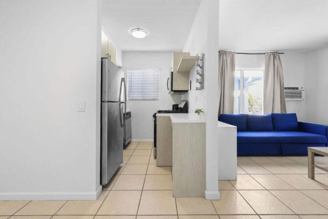 1BR Apt Sleeps 4 Beach Vibes