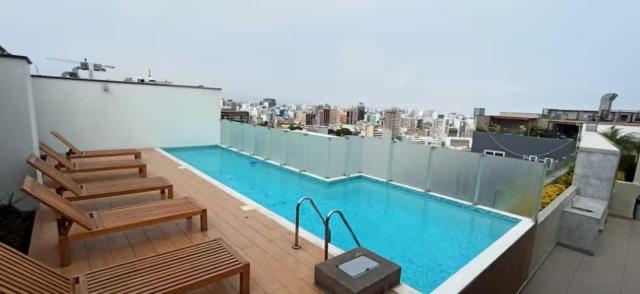 Luxe 2BR Pool & Gym in Miraflores