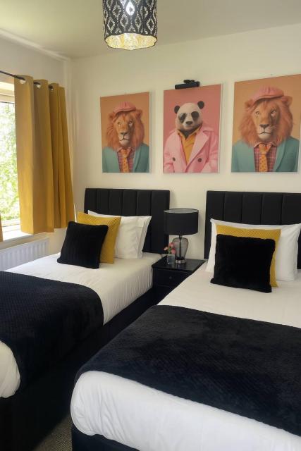 2BR Flat Altrincham Parking Pets Welcome