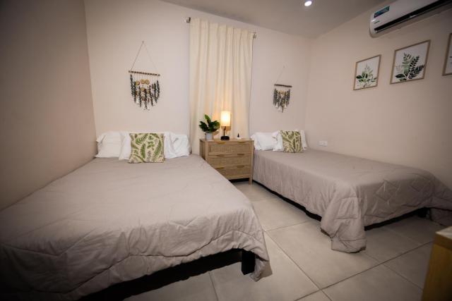 Central 2BR Apartment-10 Min Walk to Mambo Beach