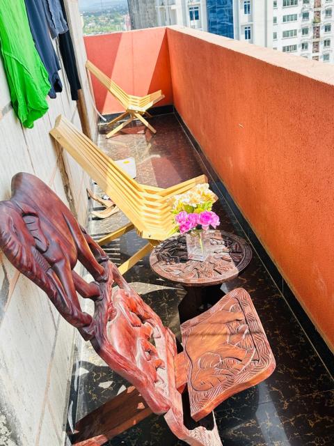 Big Master bed with Private bath, Beautiful view, fast WIFI at City Centre