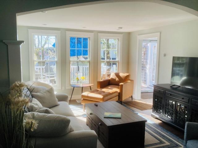 5 star 1,550 SF - The Gale Force Farmhouse at Telegraph Hill - Modern, Renovated