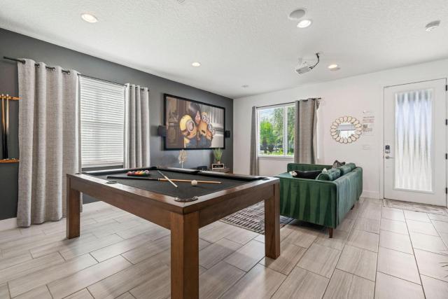 Contemporary 6 Bdrm Home with Private Spa in Encore