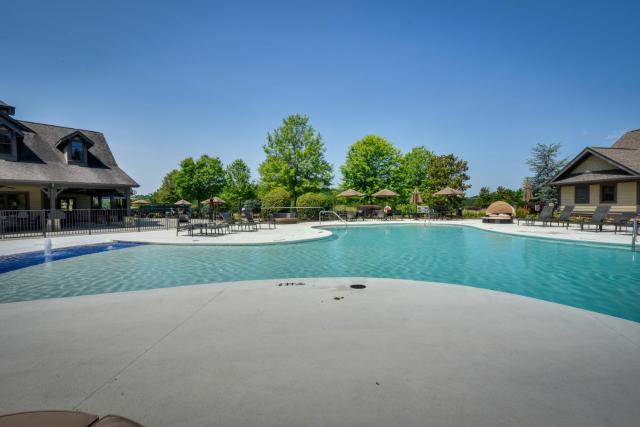 Community Perks: Mountain-View Condo in Toccoa!