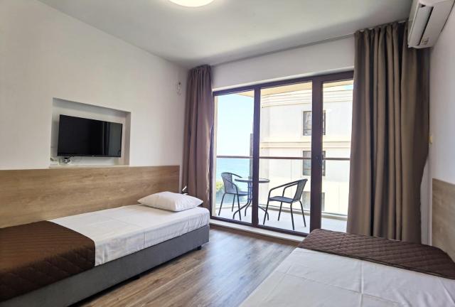 Cabacum Pleasure Beachfront Apartments - 50m to Beach and Pool