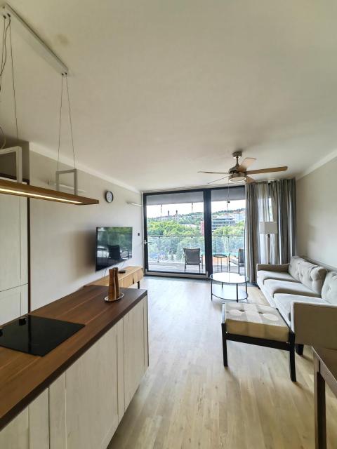 Free Parking Modern Smíchov Apartment With Large Balcony