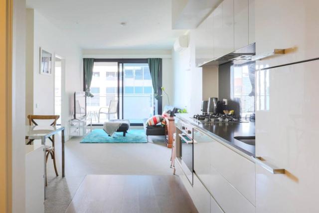 MHYL CBD Stylish 2B2B Apartment large balcony