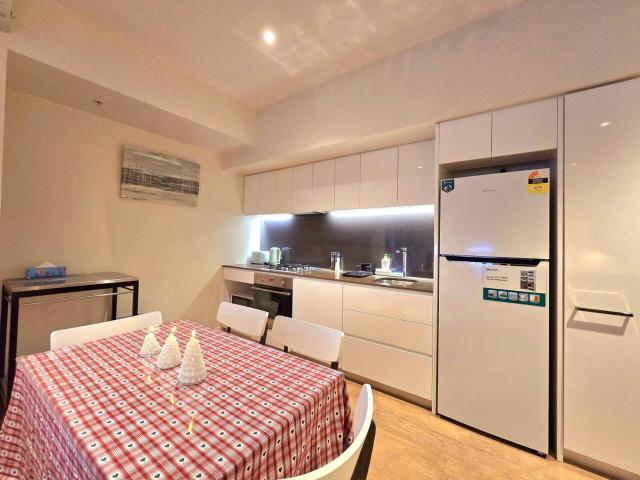 MHYL CBD Stylish private 2BR Apt 1 king 2 singles beds
