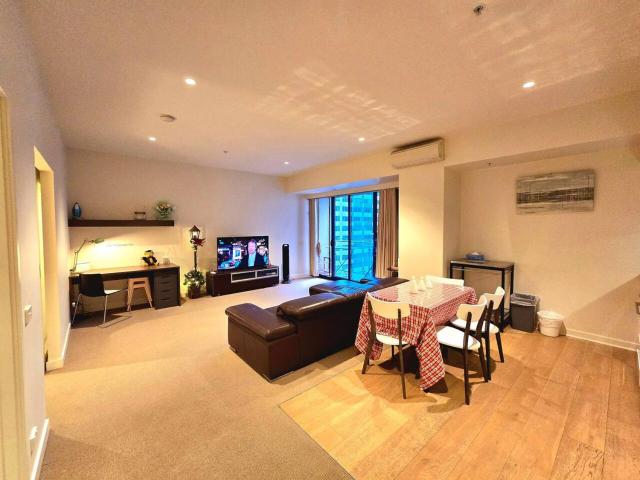 MHYL CBD Stylish private 2BR Apt 1 king 2 singles beds