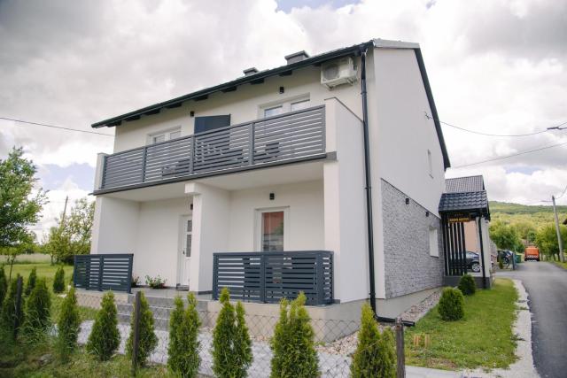 Apartments and rooms with parking space Korenica, Plitvice - 24421