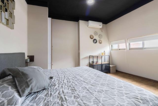 506 Great Location AC 1Bdrm 1bath apt Rooftop