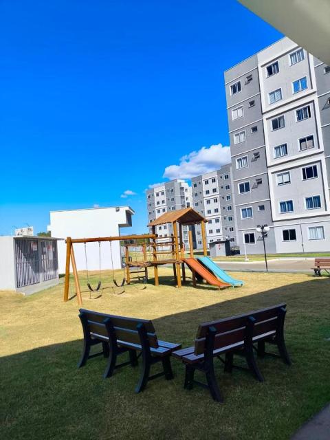 Apartamento de 02 quartos com vista para o lago