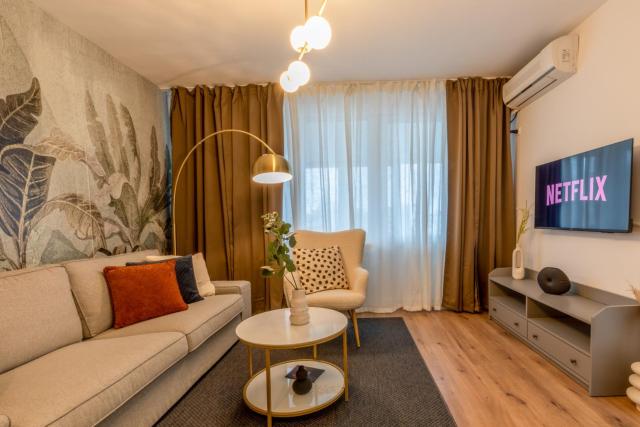 City Lights & Comfort - 2BR Central Bucharest