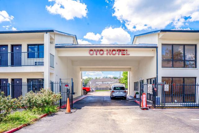 OYO Hotel Houston N Fm-1960 Champions TX