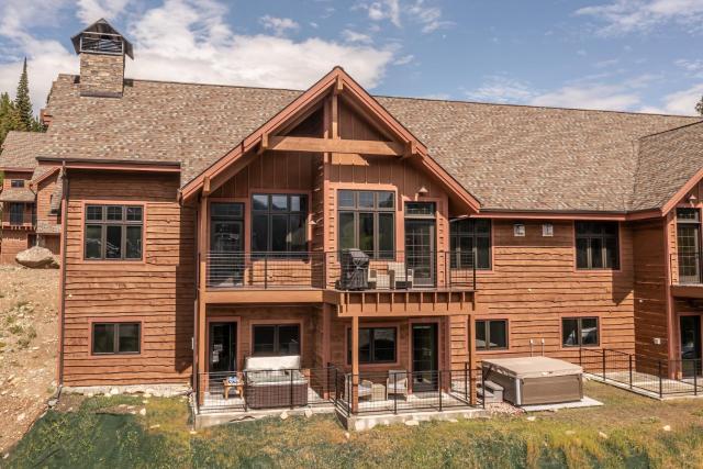 Alpenglow Condo 26D