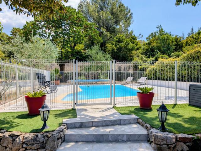 Studio climatisé avec piscine