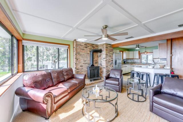 Dora Canal Views & Shared Dock: Apt in Tavares!