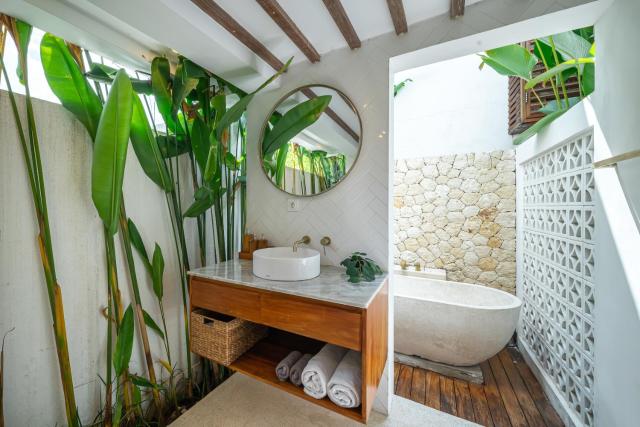 Tiny 2 - Dreamy 1BR Villa Getaway, Near Nyanyi Beach!