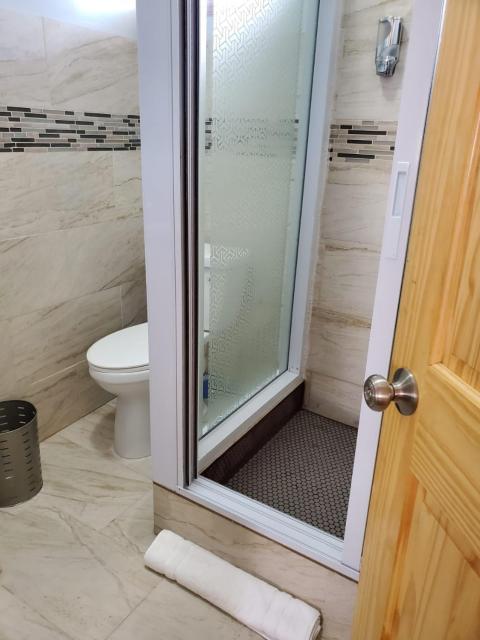 Upstairs 3 Bedroom Avalon Regia Apartment