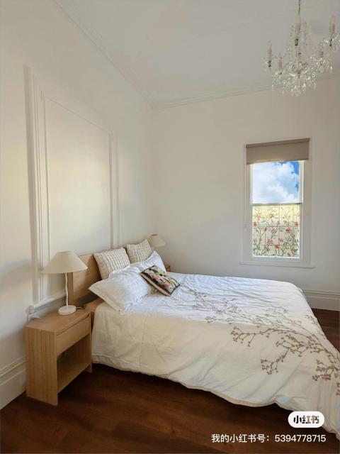 Free Parking,5 minutes to City, bus at the door, 100-year-old building at the foot of Mount Eden Park,unit 1
