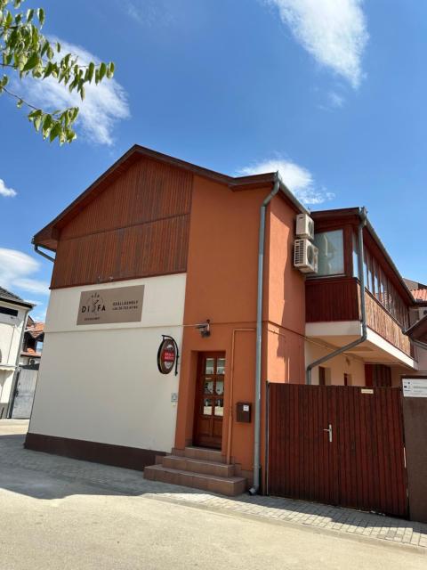 Véndiófa szálláshely