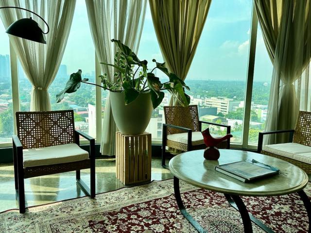 55-SQM Urban Cabin in Poblacion Makati