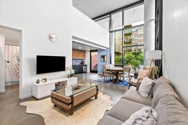 Airy and Open Corner Loft - 92 Walkscore
