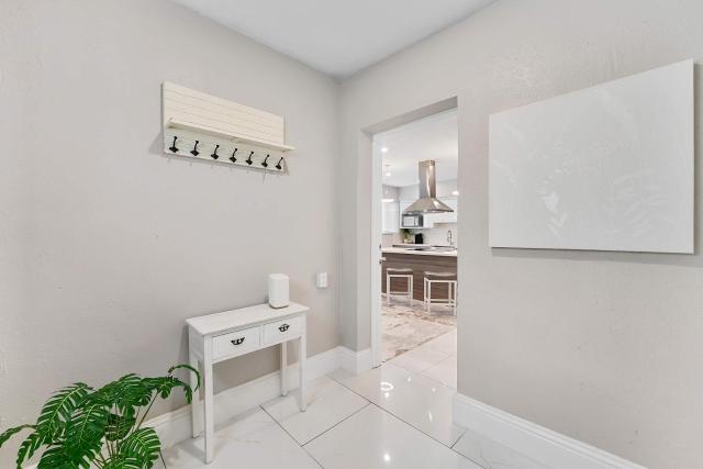 Modern 3 BR Villa Near Beach & FLL