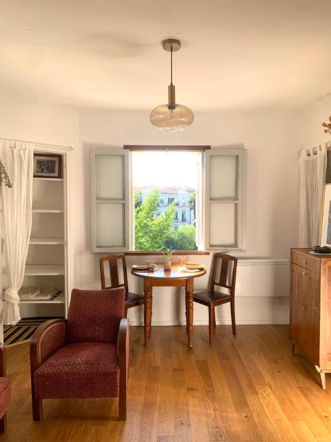 Vintage Apartment - Train Station & Comédie