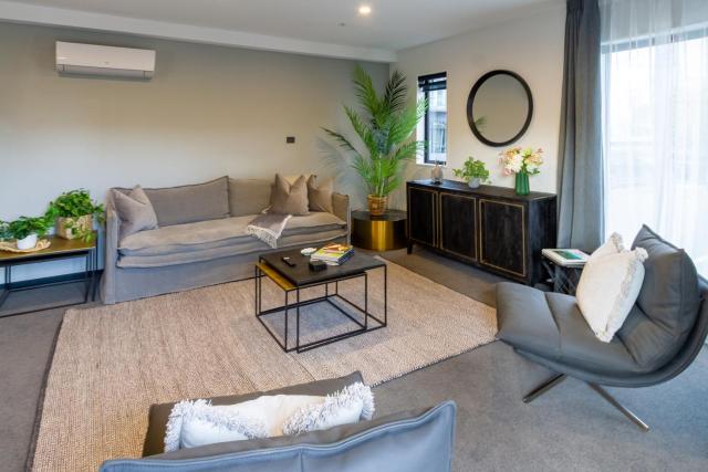 Rare Find! 3-bed CBD, Single Level, 2 car parks