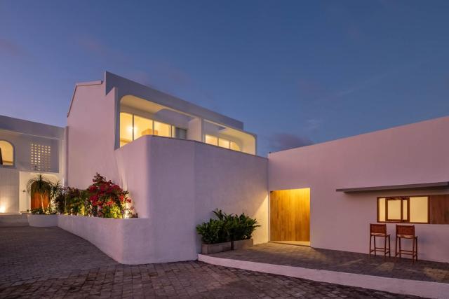 BRAND NEW 1 Bd Private Villa with Pool & Cinema