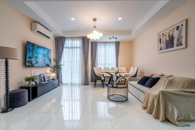 Riverside city center 5 bedroom big apartment near Ben Thanh Market free pool