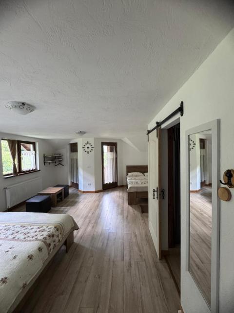 Cabana La Poarta Codrului