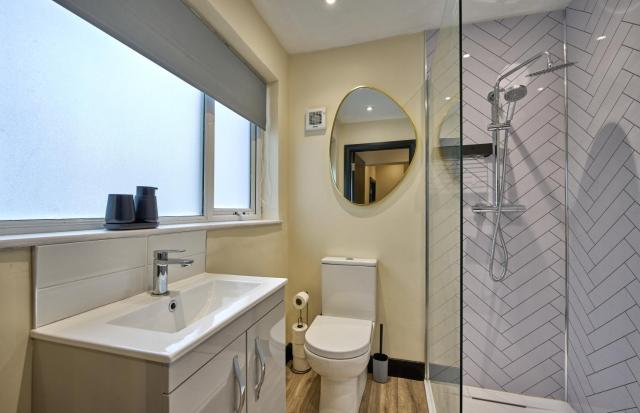 5 Bed House - Belfast