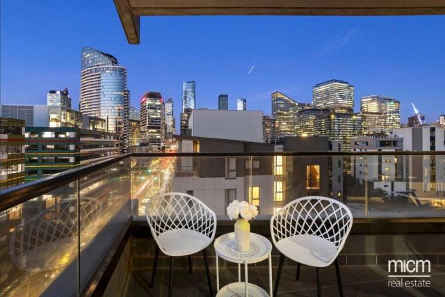 Serrata - 2B2B Docklands Apt Parking Available