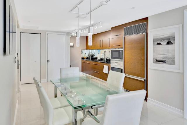 Icon Brickell 20th Floor 1BR with Pool View