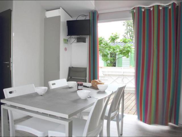 Mobil home 3 chambres avec terrasse - 7 personnes - API-1-52-519