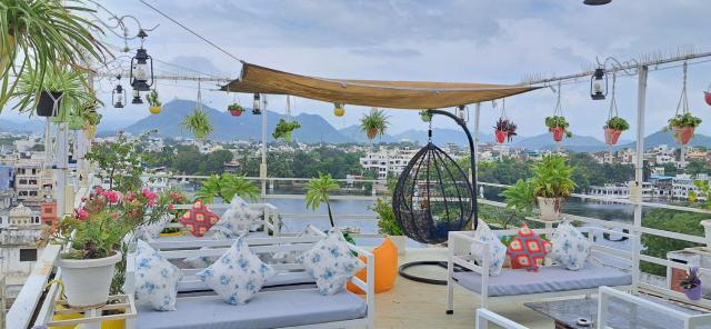 Raahi Backpacker's Hostel- Lake View