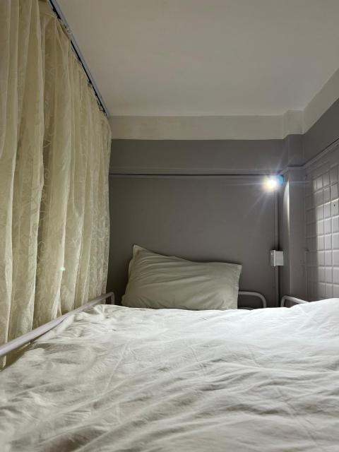 Bed and Pillow Hostel