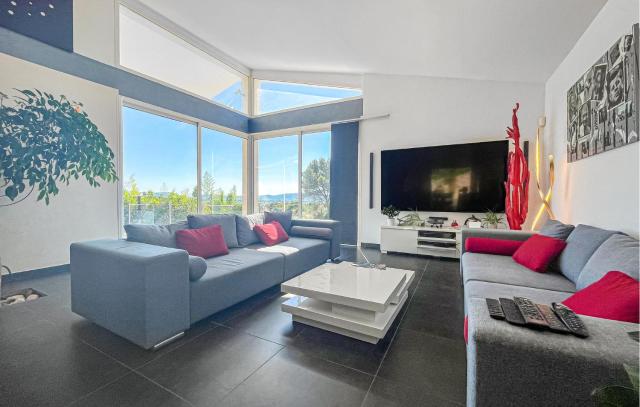 Awesome Home In Caveirac