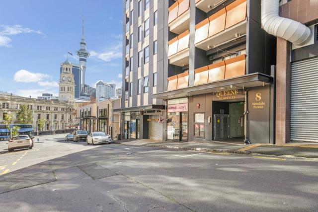 CBD Modern Apartment with City views, Pool - Gym