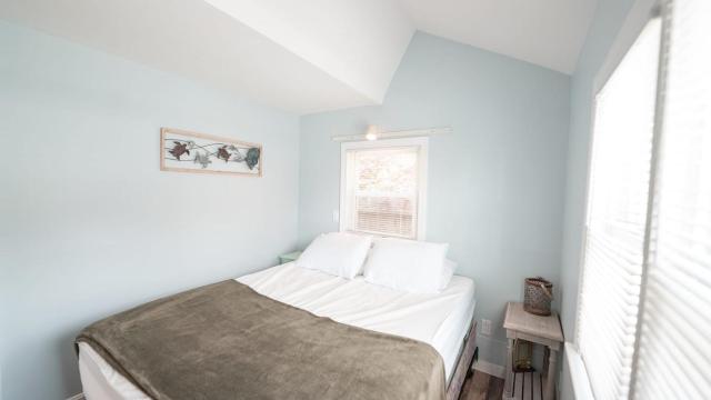 Cozy Cottage 100 yds to the Beach! 93