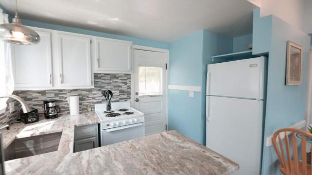 Cozy Cottage 100 yds to the Beach! 93