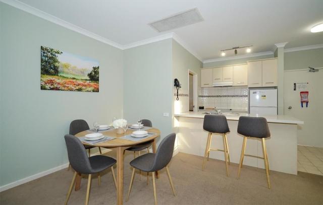 40 Modern & chic apt in East Perth